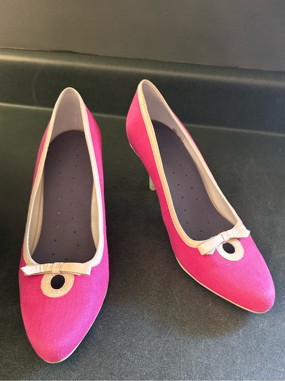 AEROSOLES Hot Pink Pointed-Toe Heels with Cream Trim and Bow